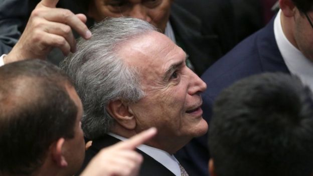 Brasiliens Präsident Michel Temer betrachtet die Leute in den Galerien, während er ankommt, um den Präsidenteneid auf dem Nationalkongress, in Brasilia zu schwören,